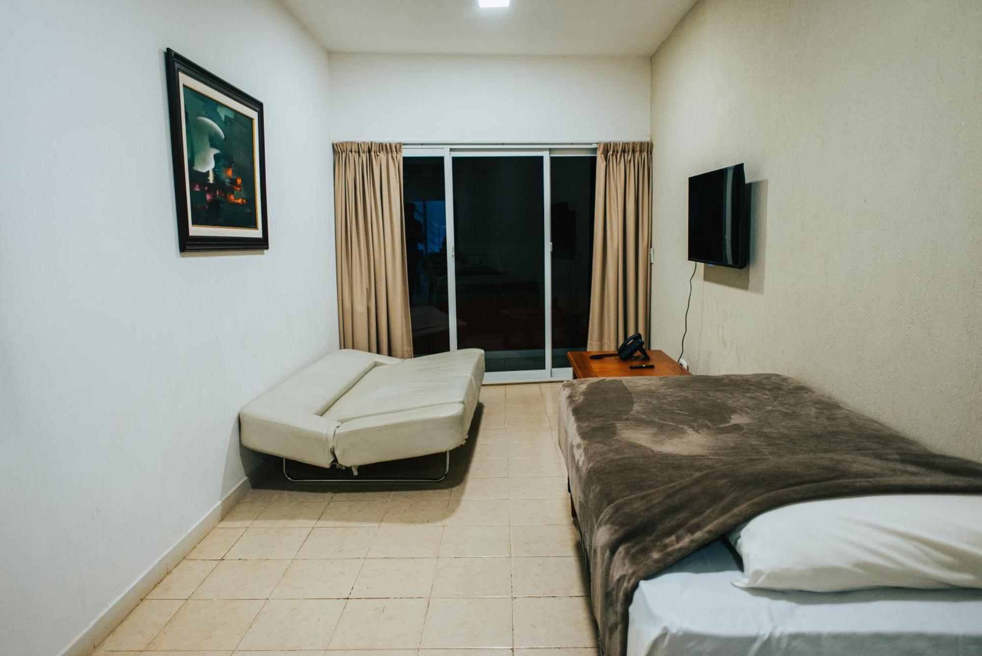 Irova Apart Hotel Posadas Exterior photo